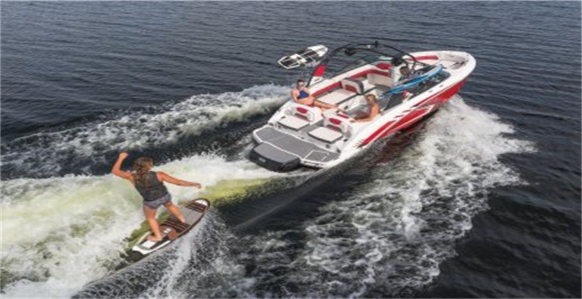 You are currently viewing Pros and Cons of Jet Boats