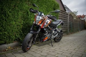 Read more about the article Pros And Cons Of KTM RC 390 Sports Bike