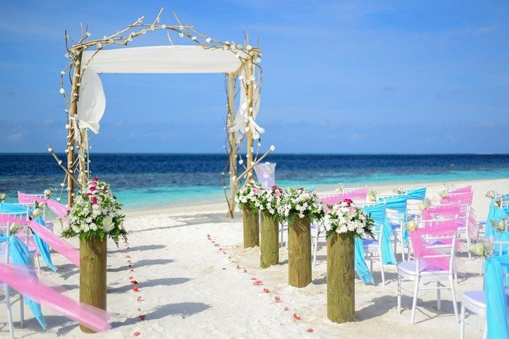 You are currently viewing Pros and cons of destination wedding