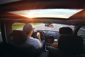 Read more about the article Pros and Cons of Cell Phone Use While Driving